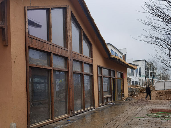 上饒婺源酒吧街門窗工程